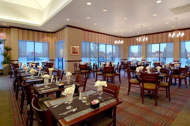 Hilton Garden Inn Ames Restoran fotoğraf